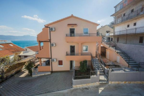 Apartments with a parking space Mastrinka, Ciovo - 22976